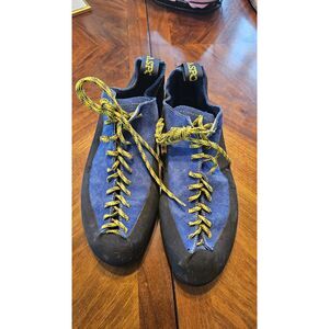 La Sportiva Climbing Shoes - sz 43
